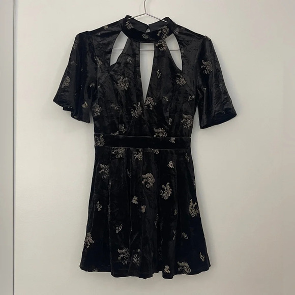 Lost and Wander Genevieve Black Velvet Embroidered Romper Size XS / Extra Small - Picture 3 of 6